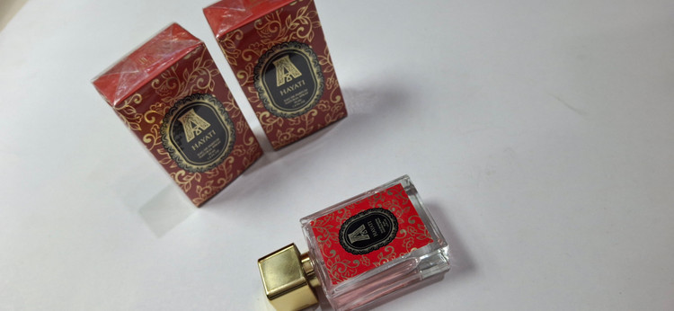 عطرمینیاتوری حیاتی برند اماراتی احیه خنک شیرین